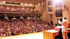 四日市市で訴える志位委員長