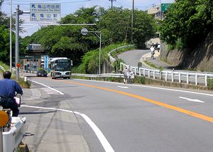 �������P�����𑖂鎩�]�Ԃ���s��