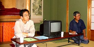 �Q���҂̈ӌ��Ɏ����X���鎄�Ǝi��̈�F�c����