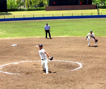 ���{������Ƃ̑ΐ�œ����鑧�q