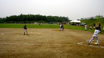 �݉��Ƒΐ킵�A�撣��i���o�[����