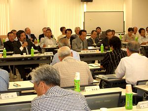 ���k��̗l�q�A��O��������A�����R�~���j�e�B��