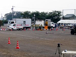 �����d�͂ɂ�镜����Ƃ̌P��