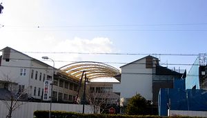 �����ԋ߂̐����w�Z�i�������ĉE�����ʋ������j