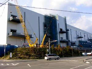 �s����ٗp�𑽂������A����グ��L�΂��V���[�v�T�R�H��i��Q�H��̌��݁j