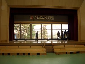 �����̈�ق̕����ʂ��ĊO�̌i�F��������