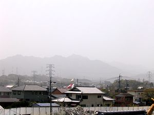 �����̉e�����H�֕��ʂ̎R��������ł���i����j