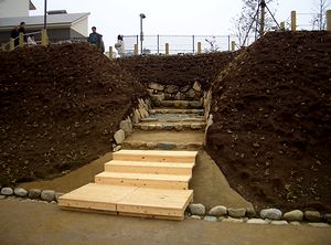 �����̖k�ɂ��閄��i�����݂���j