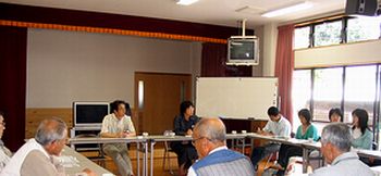 �����W��ł̉�̗l�q�i���ʍ������A�E�����򂳂�j