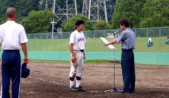 3位で表彰されるキャプテンの寄川君