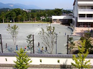 �H����̂��ƁA�^�����鐼���̎q�ǂ��B