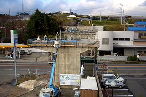 ����������_�ӏ��w�Z�ւ́u���̑勴�v�������ԋ�