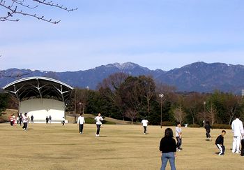 �w�`���Ɍ����ė��K����i���o�[�����̎q�ǂ��B