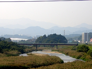 �E�R�����猩���쑺���i�쑺���̂������ɐV���������ł���j