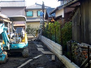 お隣との境界につくった塀