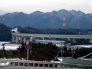 �����͌�ނ��邪�A���H�Â���͒����ɂ�����