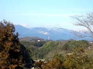 �������猩��鎭�̎R�i�����ɔ�������������R�������x�j