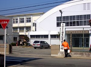 ���Ǝ����s��ꂽ�T�R���w�Z