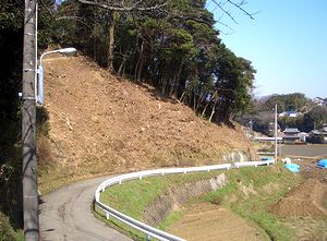 �T�R�����̒r����H����ʂւ̒ʊw�H�̊댯�ȎΖʂ����ǍH����